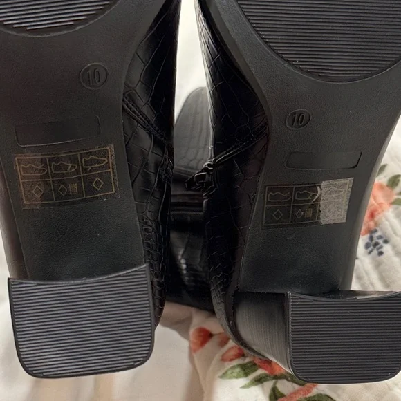 Journee Collection Black Heeled Boots - Picture 10 of 12